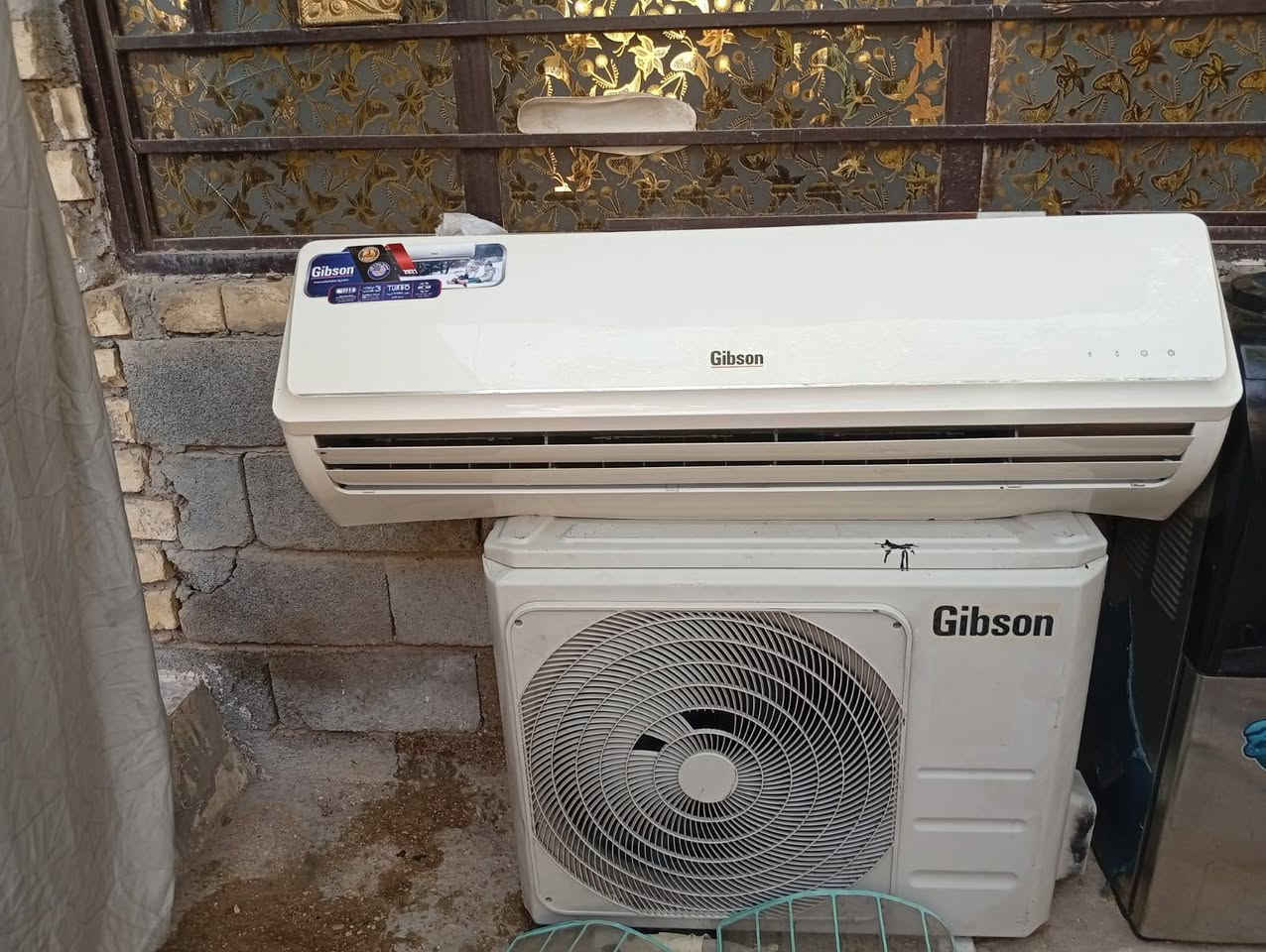 سبلت ثنين 2طن جيبسون كمل من كلشي شغال ما نقص شي سعر 450 وبي مجال بغداد بواري وريمود وتعلكه وياء وكبلاته  مابي نقص ***********
