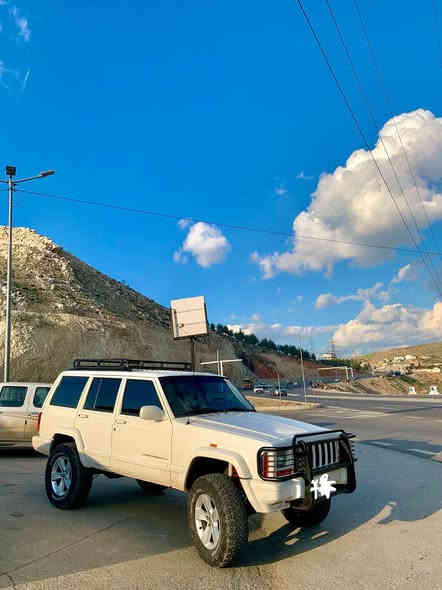 جيب شيروكي ١٩٩٩ سياره كه بؤ جواني سبوغ عام كرديته وه بئ ده حمه سياره كه تنها درع بوو دعه كه م ليكرديته وه بؤ جواني سبوغم كرديته وه سياره كه مه كنه بطه يه ٣٠٠٠ سياره كه  ده بل  اكسلي يشده به شه رت به س ته نها اكسلي دواوه ي ده نگي تيايه به س به شه رت يشده كا موشكيله نيه سياره كه بي رقه مه هي موزايده بوو ٧ساله لاي خومه هيج موشكيله نيه
***********
