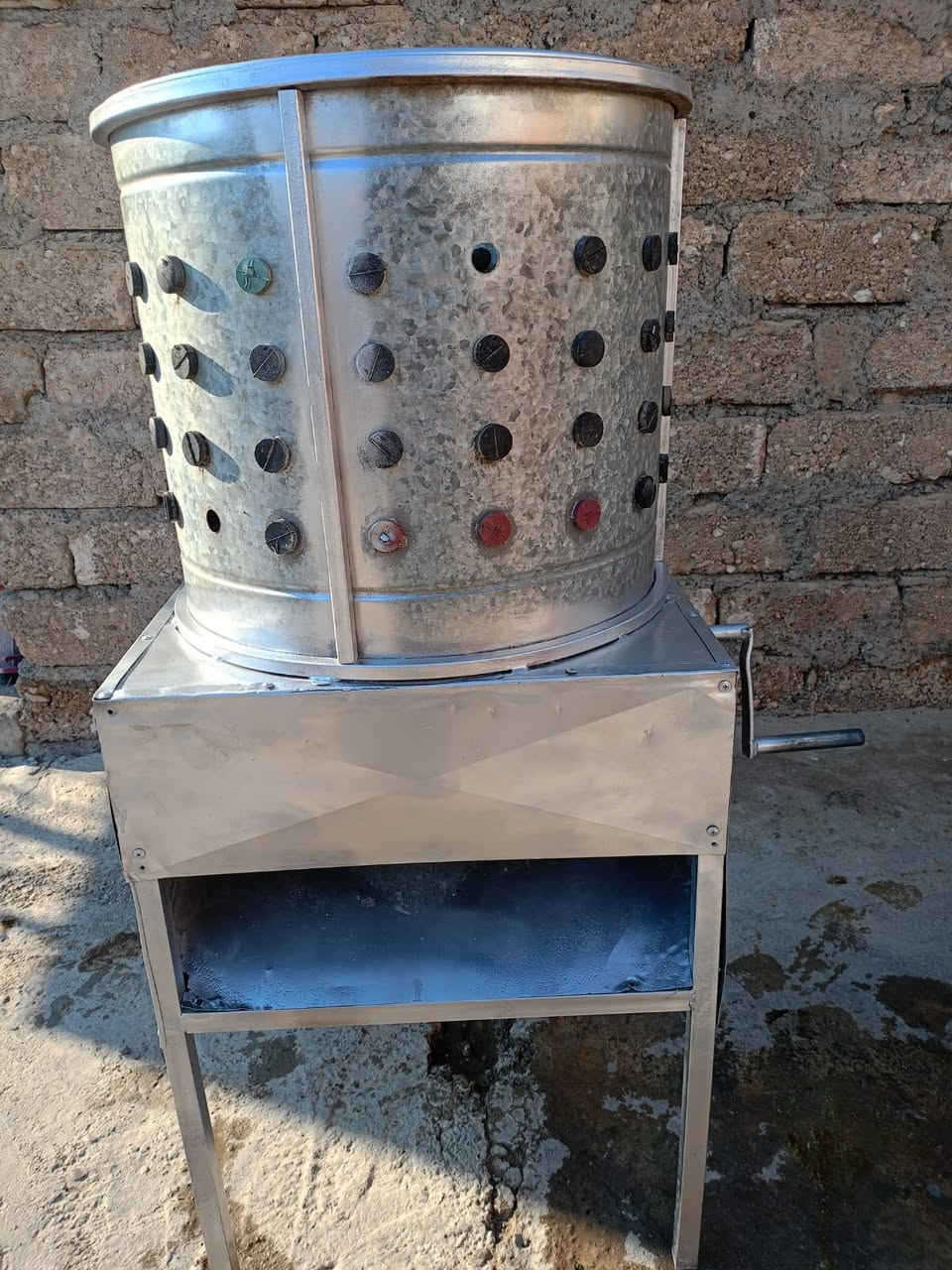 مكينة تنضيف دجاج العدد (2) يدوي و كهربائي  . جاهز و نضيفة للتواصل ***********
