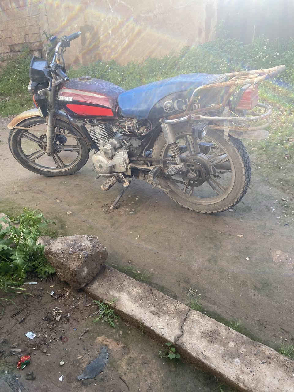 السلام عليكم مأطور سافان20 خمسه گير ما عايزو شي ول صفايح موجودات للبيع محرك مره وحده مفتوح نضافه ونشاطه فول السعر350وبي مجال الشراي يتصل ***********
