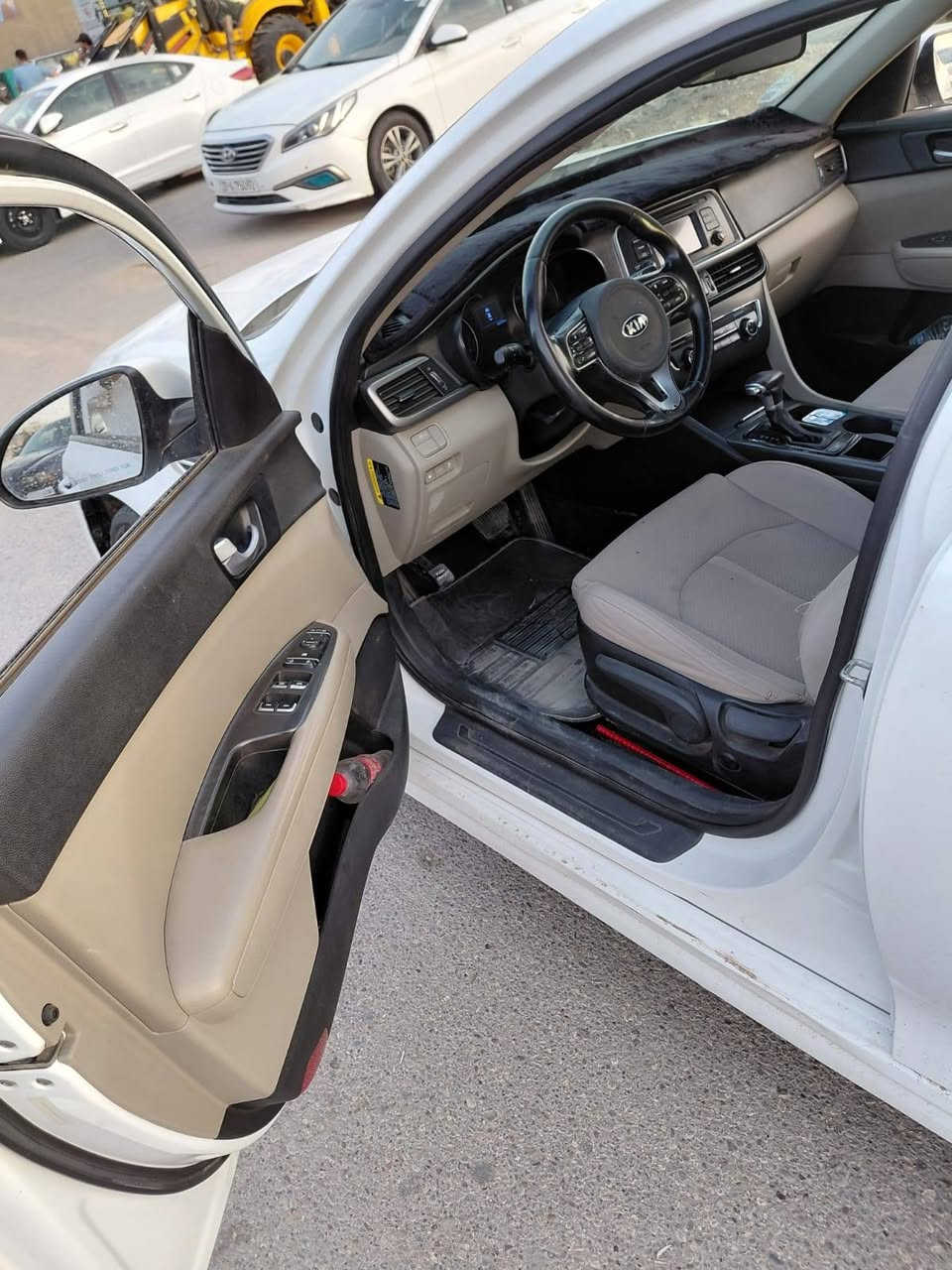 السلام عليكم كيا اوبتيما وارد امريكي موديل ٢٠١٦ بيها بس بنيد مبدل اصلي وبيها رشات تجميل فول مواصفات ماعدا الفتح سياره جديده ماشيه ٦٥ فقط محرك مامفتوح   سعرها ١٢٠ وبيها مجال مكان ناصريه مركز غير متواجد ع الفيس ***********

