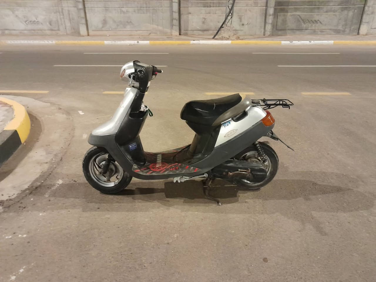 السلام عليكم دراجه بطه موديل 2003 دراجه حلوه نظيفه دراجه كل شيء بيها شغال كهربائياته دراجه حلوه العنوان كربلاء الدره السعر 250 وبيها مجال وهذا رقمي***********
