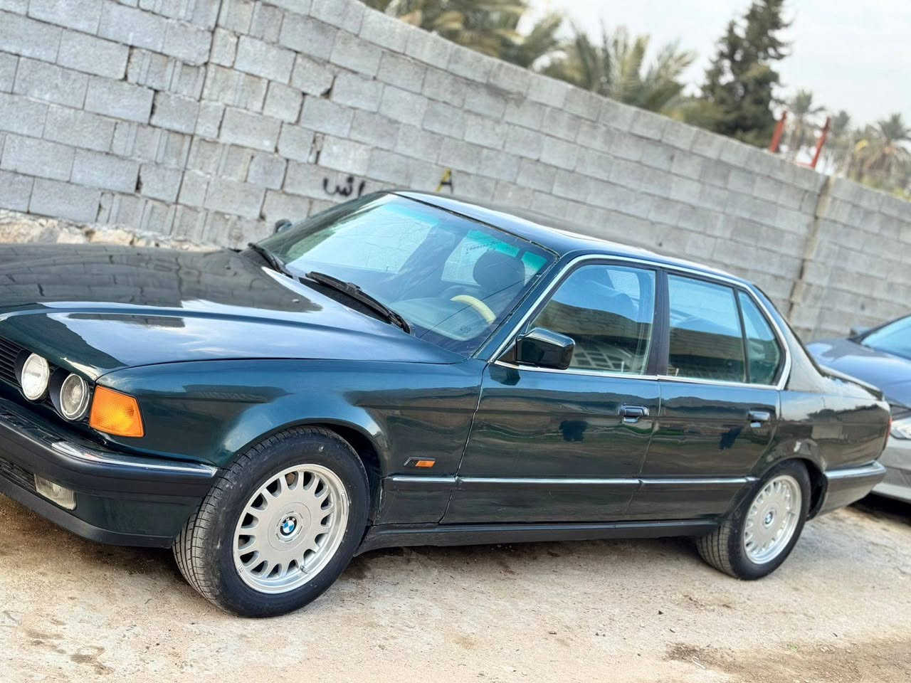 السلام عليكم سياره بي ام 700 موديل 1994 دبل ايرباك السياره كلها شغاله خير من الله السعر 48 وبيها مجال بسيط العنوان الرمادي جويبه رقم الهاتف *********** ملاحظه اخوان مكلف بالنشر
