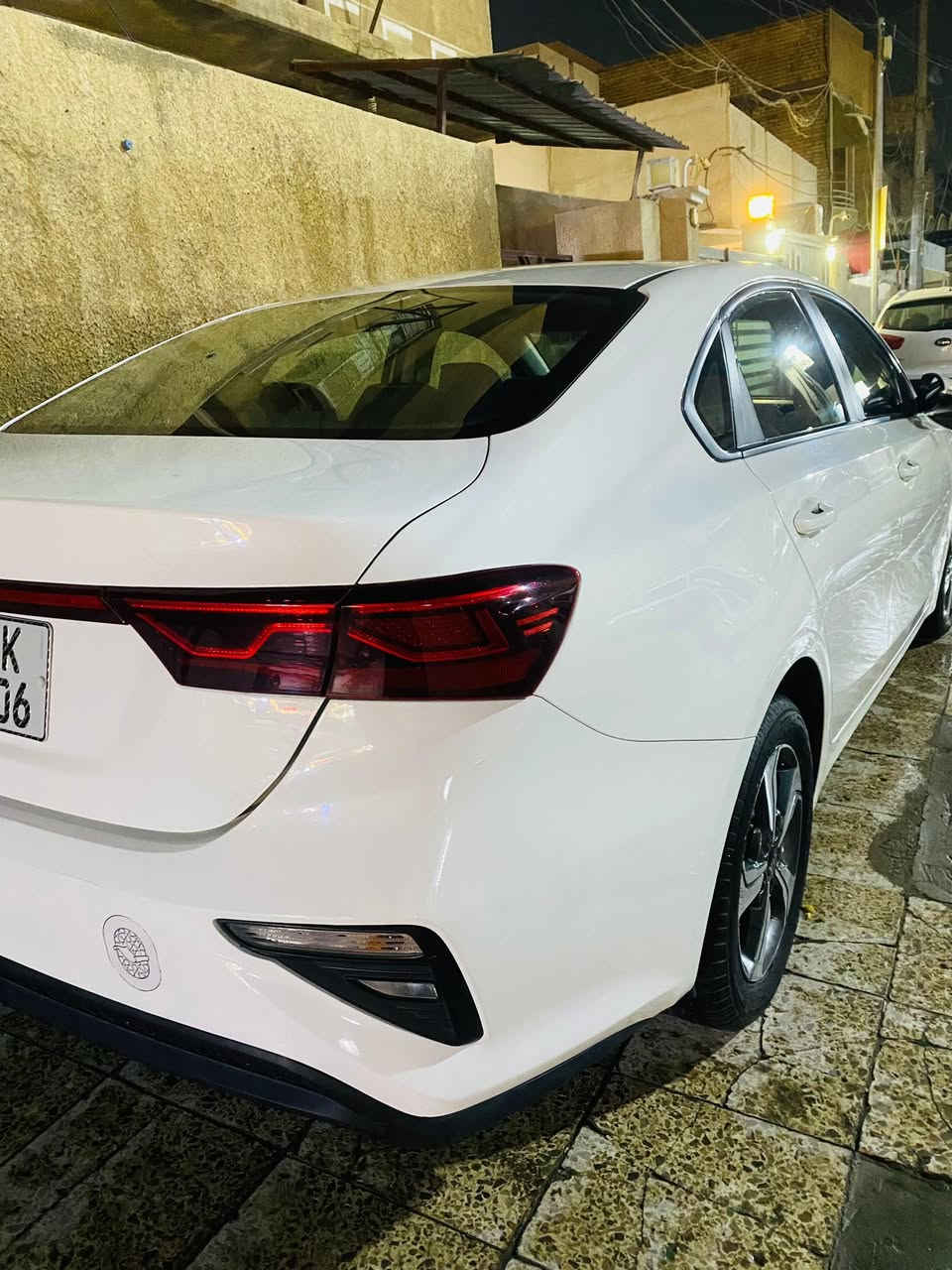 ( خـليـجـي ) سيراتو موديل 2019 
محرك 1600 ماشيه 87 الف داخل بيج
 5 ويل كب 
بكلايت لد / تبريد خلفي / دبل ايربالك باقي مواصفات معروفه

رقم صاحب سيارة ‭0776 331 4959‬
مكان السياره بغداد / الحرية
