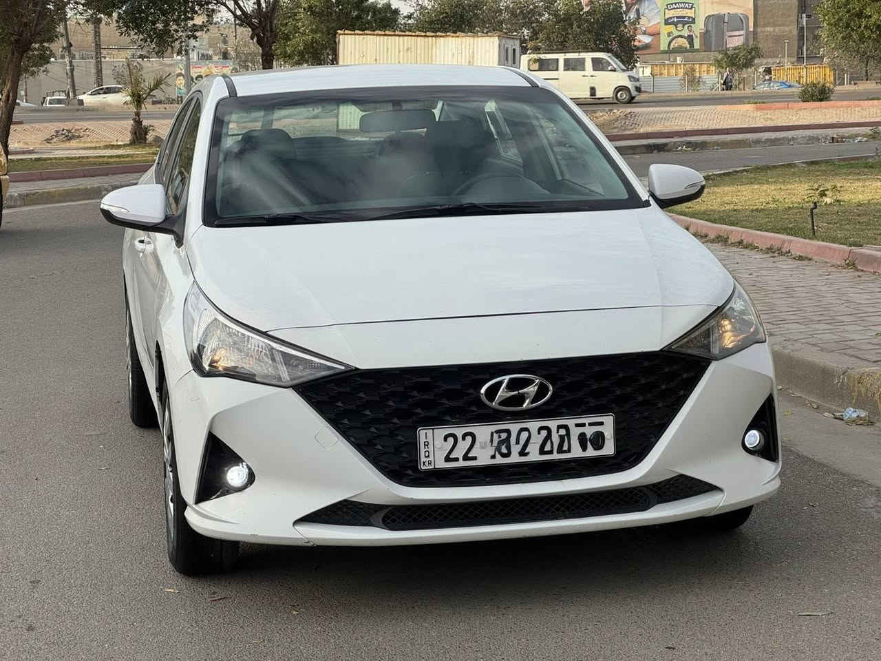 السلام عليكم للبيع اكسنت موديل 2021 خليجي
مكينة 1.600 دوش المرغوب 
***********
كير مكينة مكفولات السيارة جديدة صدر امامي خلفي جديد  مانقصها شي السيارة 
رقم اربيل الجديد تحويل ثاني 
راديو Aux USB بلوتوث
جام كهرباء 
اشاير بالمري 
وبعد مواصفات السيارة معروفة 
السيارة بيها نص بنيد صبغ وجاملغ جهة السكن 
او وجه الصندوك يعني قطعتين ونص  
بدون دواخل بدون ايرباك 
السعر 118 وبيها مجال بسيط 
مكان السيارة بغداد
