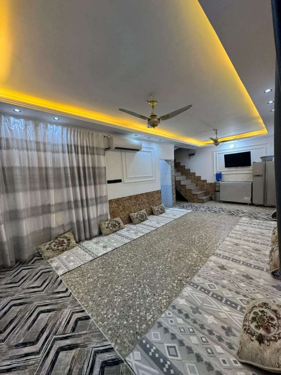 دار للبيـع  || العنوان شارع الوكفه خلف بريد التحدي قرب جامع اصحاب الكساء 

مساحـة 127م

طابو صرف / علمآ البيت مجاور ركن

يحتـوي علـى || أستقبال وصالة ومطبخ وغرفة نوم 2 البيت كامل على أخر حباية جاهز للسكن وسعر مناسب 

للأستفسار أتصال أو واتساب ***********:المكتب العاصمة للعقارات والمقاولات العامه العنوان الديوانية ام الخيل ساحه الاحتفالات قرب البلديه الجديده
