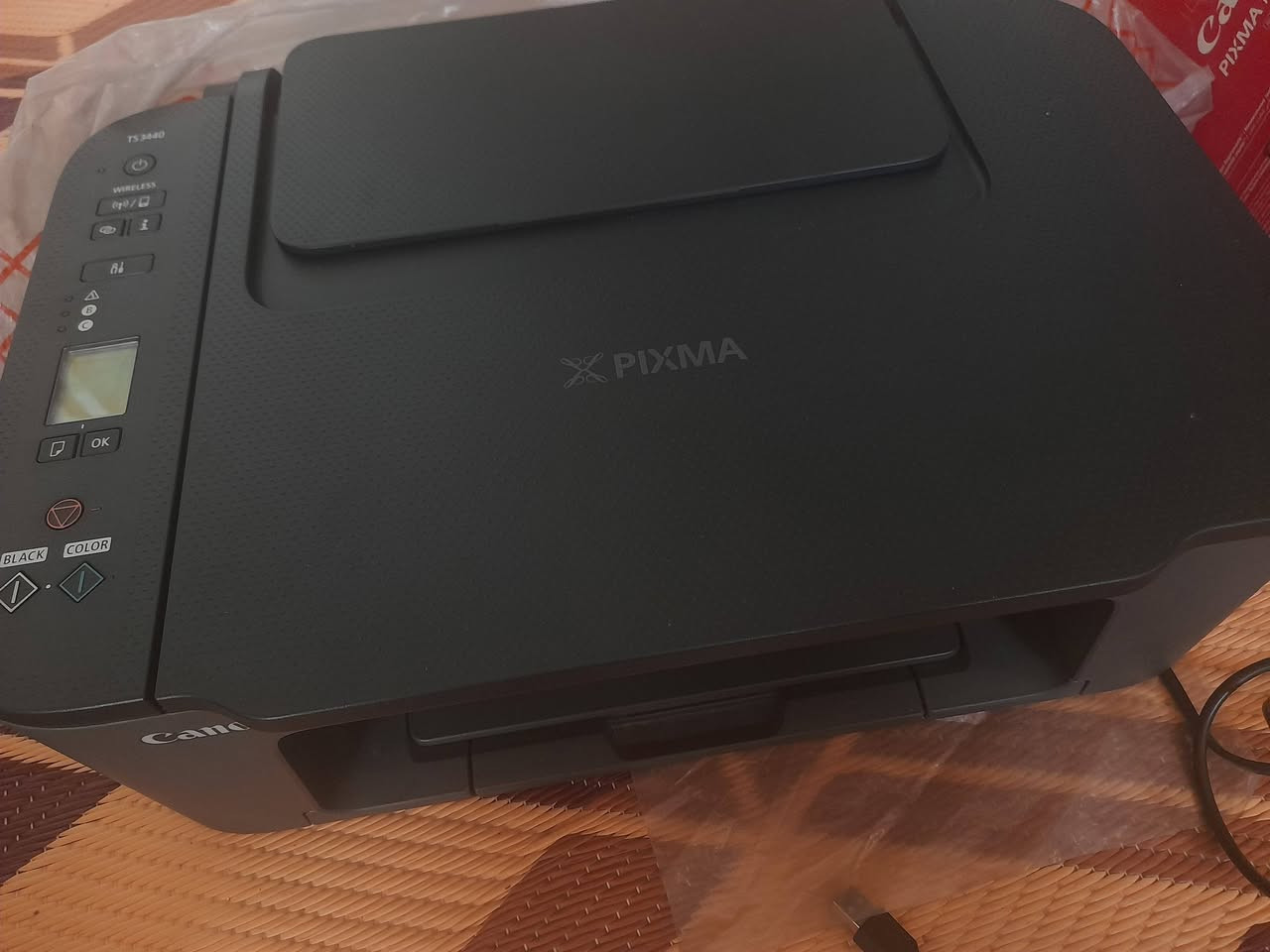 🔥 للبيع طابعة Canon PIXMA TS3440 الأصلية – بحالة ممتازة جدًا 🔥
✅ طباعة ملونة وأسود بجودة عالية.
✅ نسخ (Copy) وسكنر (Scan).
✅ طباعة مباشرة من الموبايل عبر الواي فاي بعد تنزيل تطبيق Canon المجاني، وإعدادها سهل جدًا.
✅ تطبع صور فوتوغرافية بجودة وألوان رائعة.
✅ تطبع جميع الملفات والمستندات والصور بسهولة.

وليست تجميع أو تقليد.
✅ مع الكارتون الأصلي.
✅ استعمال خفيف جدًا، نظيفة وجاهزة للعمل فورًا.

✨ مناسبة للطلاب، الموظفين، المكاتب، المشاريع المنزلية، ومحلات الطباعة.

🎁 هدية: حبر حقن مع الطابعة.
📦 الطابعة مشتراة من أربيل
 السعر ١٣٠ الف عراقي 

📩 للاستفسار أو الشراء راسلني على الخاص، والبيع للأسبق.


**إذا كنت صاحب هذا الإعلان وتريد حذفه لأي سبب، رجاءا أرسل رسالة إلى الدعم الفني**