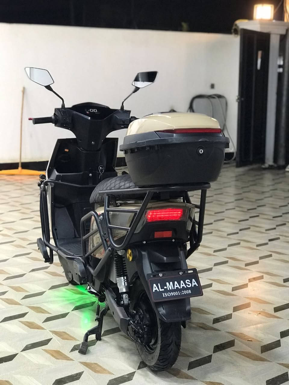 سلام عليكم دراجة سكنس شبح موديل 2025دراجة بعده على وضع شركه تجي شوفه شرط إذا مو اجدد من صور مو الك نضافه 99٪فول مواصفات نوع الشركه الماسه لون الدراجة(صحراوي) مميز لايت زنون عدسة LED سرعة 99حقيقي 🔥صاروخ بل مشي سعر 700وبيه مجال  عنوان الرمادي الخمسه كيلوو 
رقم الهاتف. 0786873082متواجد بأي وقت


**إذا كنت صاحب هذا الإعلان وتريد حذفه لأي سبب، رجاءا أرسل رسالة إلى الدعم الفني**