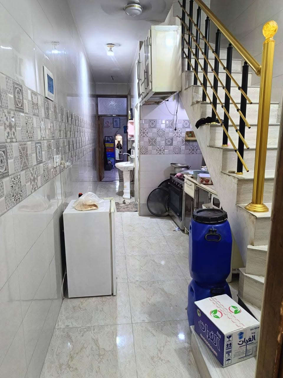بيت للبيع الشعب ظهر سوك شلال 50 متر طابقين ٣غرف نوم وخدمات بلطابقين واستقبال بيت جديد بظهر سوك شلال قريب التكاتك البيت كامل من كلشي مابي نقص واذا تحب رهنية لمدة سنتين هم عادي بخدمتك (***********)واتساب

