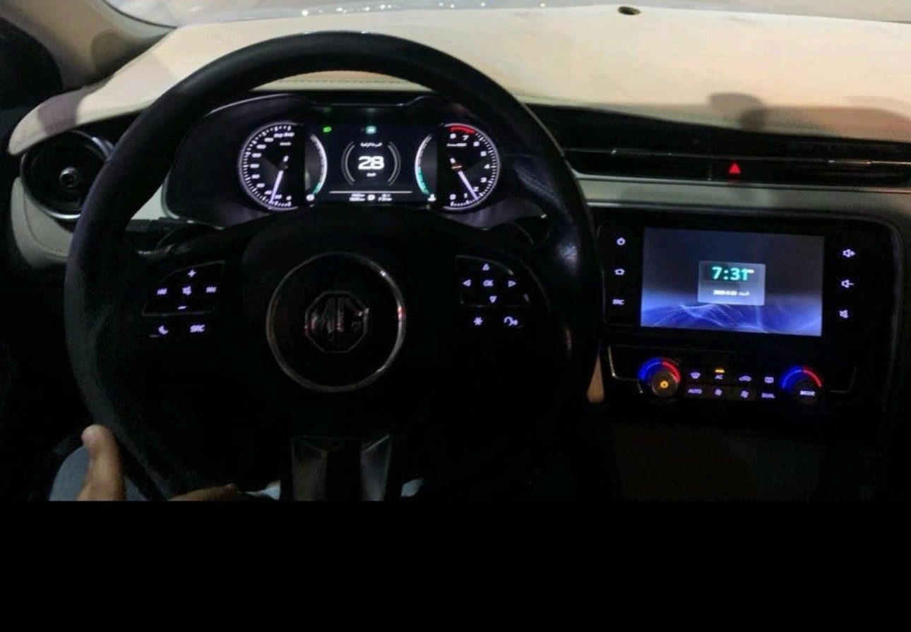 سياره MG6 موديل 2021 
لون ابيض صدفي 
السيارة بعدها بضمان كلها تبديل الدهن 
بالشركة ع ايدهم بعدها 
السيارة باسمنه رقم بغداد تحويل مباشر
المواصفات
4سلندر محرك 1500T تيربو
ممشى السيارة 85 الف كيلو استخدام شخصي
مرتبط كير بوكس اوتوماتيك من 7سرعات dct دبل كلج
-   بصمة تشغيل و بصمة ابوب امامية وجنطة
-   سلايد ( فتحه )،
-   شاشة كبيرة تدعم نظام الابل كار،
-   سايد بريك بصمة، و اوتو هولد
-   مثبت سرعة، وشفتات ستيرن
-   درايف مود, سبورت وعادي
-   كاميرا خلفية
-   مانع انزلاق، تراكشن
-   تديد امام ، مخلف ، مثلاحة
- حساس خلفي
-   مقعد السائق كهرباء
-   دواخل ومقاعد جلد, لونين بلاد مطعم كاربون فايبر
-   فول تحكم ستيرن
-   ايرباك امامي، وجانبي وبالمقاعد
-   لد امامي خلفي
-   نظام اشارات جانبي
-   شاشة اعطال
-   حساس اطارات
-   اشاره حاجب امامي خلفي
الملاحضات بسيارة :- السعر 103 
البدي بيه طخات ع حالها ما مصلحة كما موضحة بالصورة وكذلك بدعامية امامية 
سيارة كلش حلوة ونظيفة
