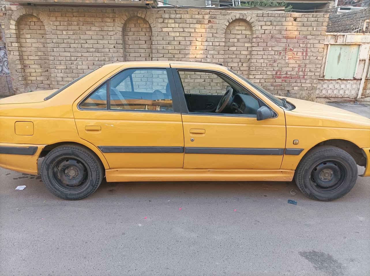 للبيع: Peugeot Pars بيجو بارص موديل 15 
المكينة جديدة، وناقل الحركة عادي بحالة ممتازة جداً، والتبريد شغال ممتاز.
صدر السيارة حالته تقريباً 70٪، والبنيد مبدل، والهلال الصفحة اليمنة معمر.
على السيارة غرامة مقدارها مليون دينار ومخصومة من سعرها.
السعر: 30 ورقة وبيه مجال بسيط.
للاستفسار والمراسلة:
فيس بوك أو الاتصال على: ***********
