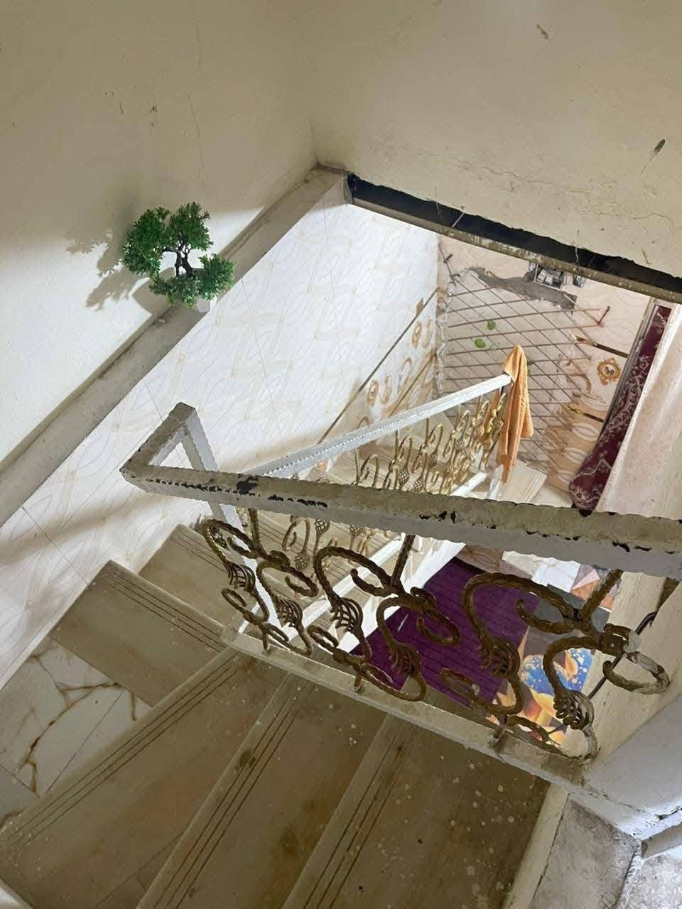 سلام عليكم 🙋‍♂️
بيت 🏠50متر 
طابقي 🙂يحتوي ع غرفه +صاله+مطبخ+حمامات
طابق ثاني يحتوي صاله +غرفه +حمام بناء جناي ممتاز 
صب مركز
مقابيل ملحق قريه الغدير قرب أسواق تلعفر 
متوفر جميع خدمات 
***********اتصال 
واتساب للاستفسار

