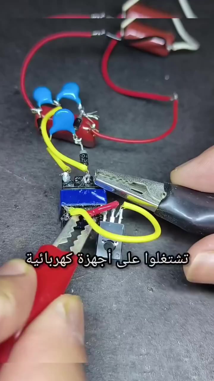 عم تشتغل على مشروع إلكتروني وبيلزمك جهد عالي من بطارية أو مصدر طاقة صغير؟ 🔋✨
الحل صار عندك مع دارة رفع الجهد!
 هالقطعة الصغيرة مفعولها كتير كبير ومارح تخذلك بشغلك..
⚡ بتاخد فولت منخفض وبترفعلك ياه ليوصل لـ 390V بكل استقرار.
🛡️مجهزة بفيوز حماية مدمج لحتى تحمي قطعك ومشروعك من أي تيار زايد أو مفاجئ.
❄️ بيجي معها مبرد ألمنيوم راكب جاهز لحتى تضل القطعة باردة وتتحمل الشغل الضغط والمتواصل.
كتير أساسية لمشاريع التخرج والابتكارات الطلابية، تجارب المخبر، وتشغيل بعض أنواع الإضاءات أو الأجهزة اللي بتحتاج فولت عالي من مصادر طاقة بسيطة...
#إلكترونيات #دارة_رفع_جهد #صيانة_إلكترونيات #مشاريع_تخرج #هندسة


**إذا كنت صاحب هذا الإعلان وتريد حذفه لأي سبب، رجاءا أرسل رسالة إلى الدعم الفني**