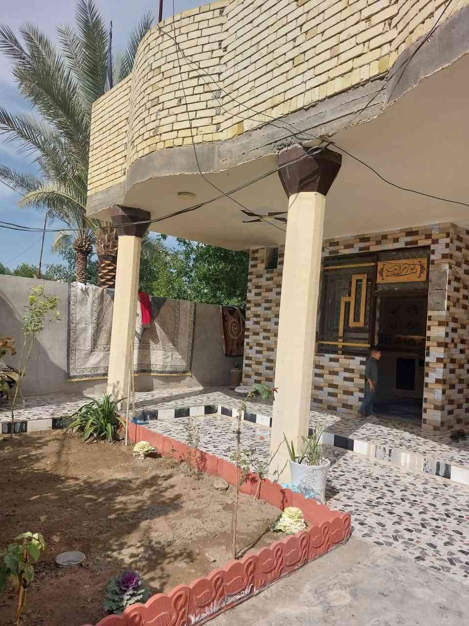 عقار يصلح بيت للسكن او حسينية لخدمة الزائرين عنوانه شارع بغداد قرب الخباطة العتبة طريق مجمع ابن حلوة للفلل صب كونكرت مسلح خريطة كاملة وكافة الخدمات موجودة تبليط مستوصف مدارس سوگ مساحته  ٢٥٠ متر سند ٢٥ يباع مع الاثاث او بدون للاستفسار ***********

