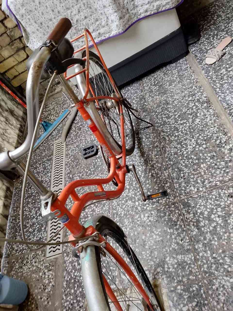 السلام عليكم بايسكل بناتي حجم 26 بايسكل نظيف للبيع 60وبي مجال ***********
