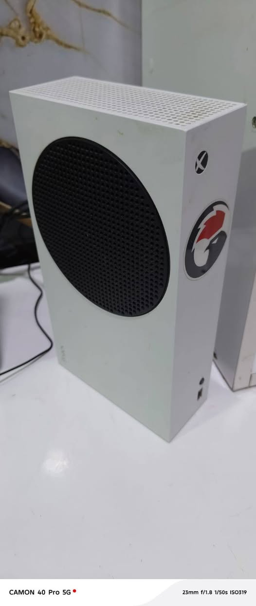 السلام عليكم ابيع شلع اخوتي
اكس بوكس سيريس اس اصدار 23 مفتوح
شاشة نوعيه Asus27 جاي اشغل 2k 
جوستيكات ثنين اصليه وحده منهن بيها بطارية قابله للشحن
كيم باس ٣ اشهر بي العاب قويه منزله 
مع كيبورت وماوس سيت اب كامل

سعر 550
هذا رقمي *********** واتساب
