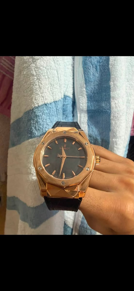 Hublot أوتوماتيك جديدة ما ملبوس شغالة 100%
السعر100$ 
‏الرقم استفسار***********

