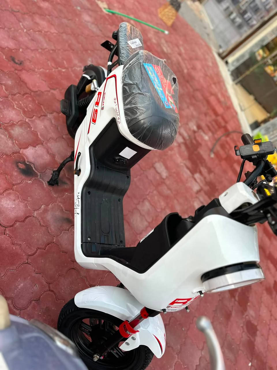 للبيع ار ٩ الحديث دراجه حلوه ونضيفه ومرتبه موديل ٢٦ مشيها حلو بطاريا ٣٢ أمبير ونلي اصلي كلشي شغال بيها من طول للطول اشاير هورن لايت نشره حساسات كلها شغاله ماشيه ٣٠٠٠ صاله شهر ونص مامتعوبه سعرها ب ٤٧٥ وبيها مجال قليل وصلها موجود 
العنوان : المشراق الجديد 
رقم : ***********

