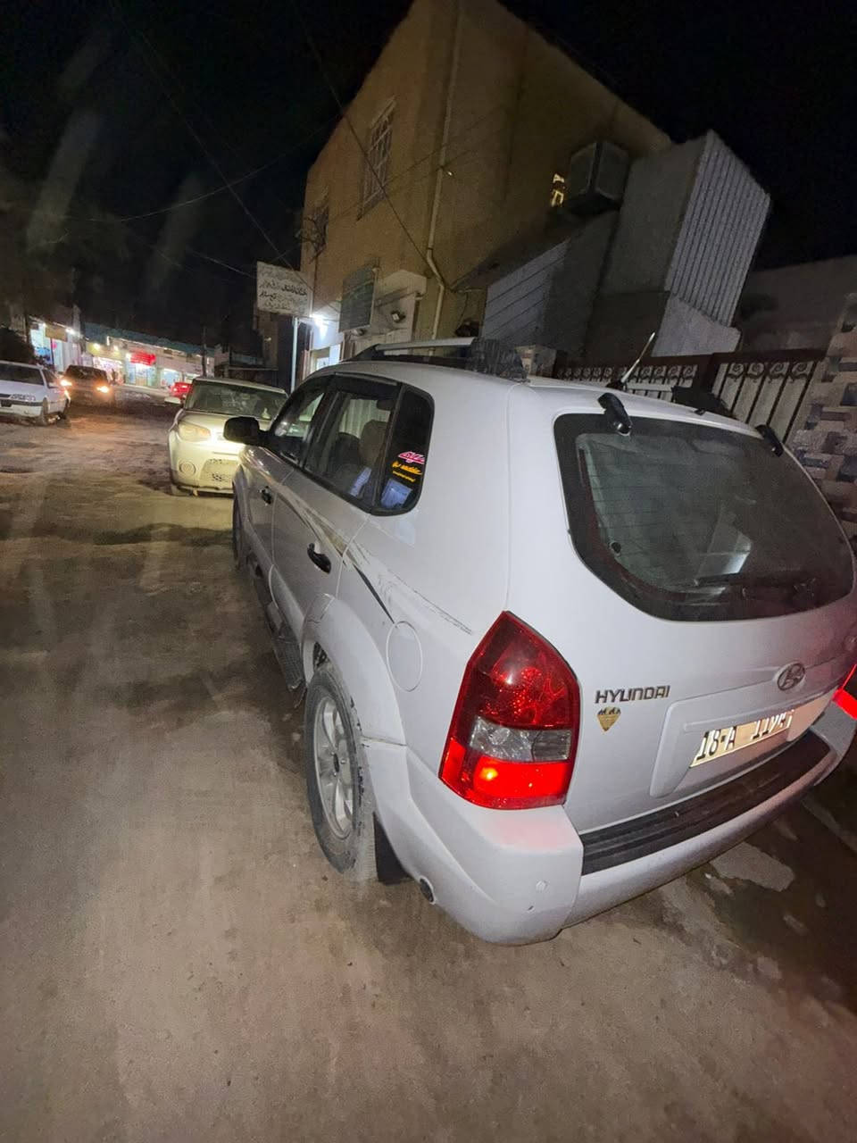 توكسان خليجي ٢٠٠٩ رقم بابل الدولي باسمي كفالة عامة ماعدا طعجة صغيرة بالصندوك واضحة بالصورة واشخوط بالكت فقط 
السيارة تخم تاير جديد
باتري جديد
دوشمة جلد شركة
ارضية جلد 
شاشة اصلي ضمان 
كامرة دوارة اصلي ٣٦٠ درجة
حساسات خلفية بلاد
تبريد ثلج ⛄️
خمسة ويل كب 
منضومة زينون اصلي ضمان ٣ سنوات 
منضومة غاز ايطالي للتقليل صرف الوقود
محرك سته سلندر ٢٧٠٠ 
سويج عدد اثنين بلاد والثالث شخاطة عمل
كتلوك الشركة وياها السيارة على ايدي من ال ٢٠١٠ ولحد الان استلام شركة
السعر ١٢٤ $ وبيها مجال قليل 
مكانها بابل المركز رقم مميز مواليد 
للاستفسار ***********
