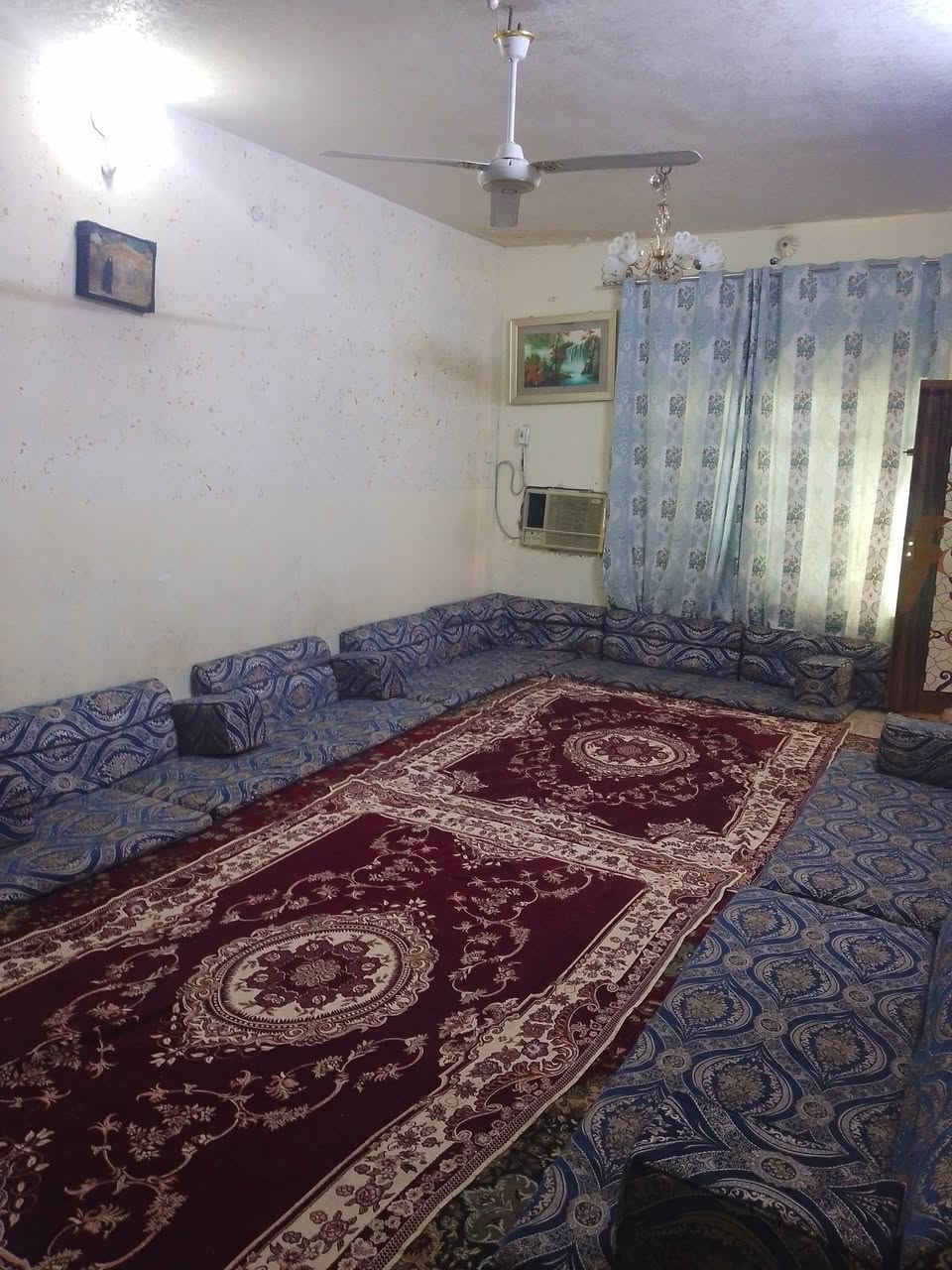 مكلف بالنشر. 
دار للبيع مع شقه مشتركه 
حي الاساتذه مجاور حي التحدي مقابل شارع مستشفى الامام الحجه عج تدخل اول فرع البنايه الي بيها مخبز وأسواق وأبو دجاج وقصاب  
المساحه ٢٥٠ متر طابقين دبل فاليوم بناء كونكريت مسلح طابوق ساكنين حاليا بيه يباع بسعر قطعه ارض يعني بناء ما حاسبينه  باقي التفاصيل الاتصال صاحب الدار مباشرتا 
***********
