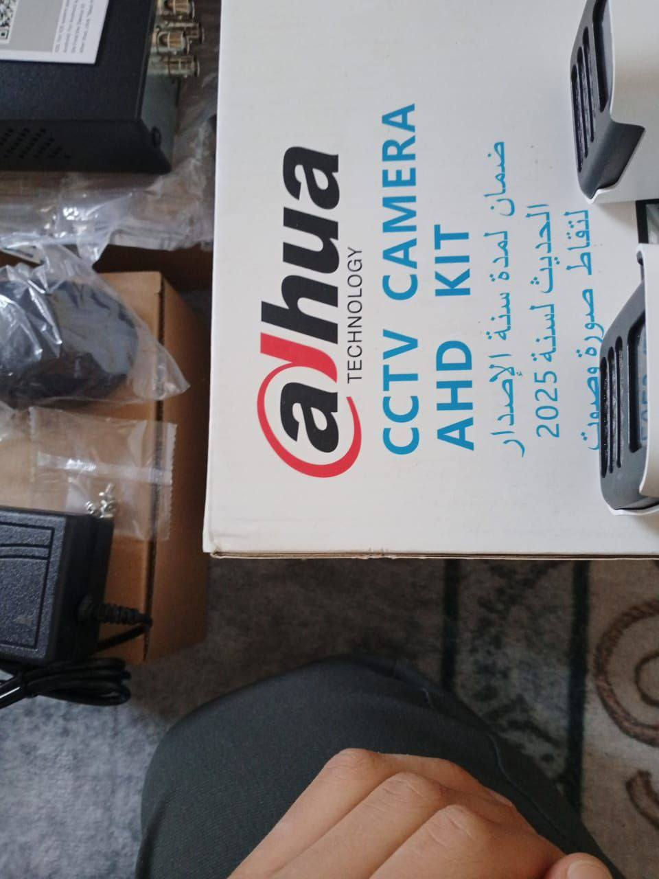 طقم كاميرات مراقبة من Dahua Technology بجودة ممتازة، مناسب للمنازل، المحلات، المكاتب والمستودعات.
المواصفات:
نوع النظام: AHD (أنالوج عالي الدقة)
دقة الكاميرات: HD / Full HD (حسب الموديل)
تصوير ليلي بالأشعة تحت الحمراء IR حتى 30 متر
كاميرات مقاومة للعوامل الجوية IP66 (داخلي / خارجي)
عدسة ثابتة بزاوية رؤية واسعة
جهاز تسجيل DVR يدعم AHD / TVI / CVI / Analog
تسجيل مستمر أو عند الحركة
دعم هارد ديسك حتى 2TB أو أكثر (الهارد غير مرفق)
مشاهدة مباشرة عن بعد عبر الجوال (تطبيق DMSS)
مخارج HDMI و VGA
نظام سلكي ثابت وموثوق
السعر ١٢٥ الف وبيها مجال


**إذا كنت صاحب هذا الإعلان وتريد حذفه لأي سبب، رجاءا أرسل رسالة إلى الدعم الفني**