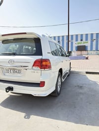 لاندكروز ٢٠١١ • محدثه ٢٠١٥ • ٦٠٠٠٠ كم