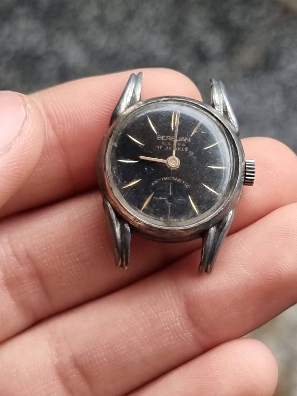 سلام عليكم ساعة مو شغالة بهذا الشكل قيمها و بالعافية عليك اي استفسار ***********
مكاني بغداد لايوجد توصيل
