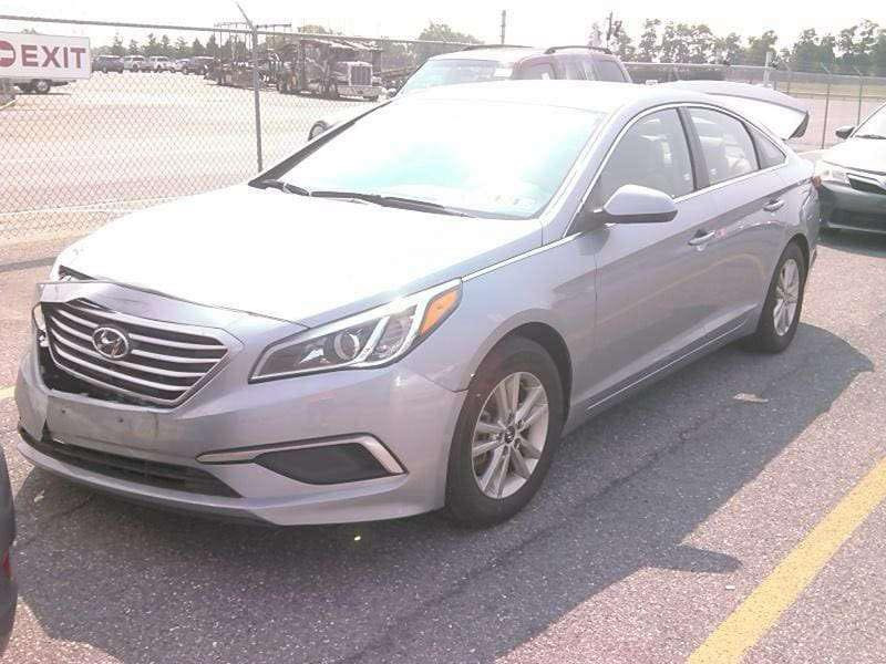 السلام عليكم للبيع سوناتا 2017
وارد امريكي ضررهة فقط الدعامية الامامية وبيهه بارد باب السائق اثر شخط 
ماشية 120
كير ومكينة بلادي ما مفتوح 
السعر 125$
***********
