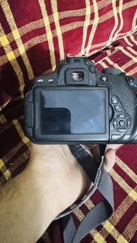 كامرة كانون d700 نضيفة للبيع  مع بطاريتين السعر 350   اذا شراي اتصل   ...