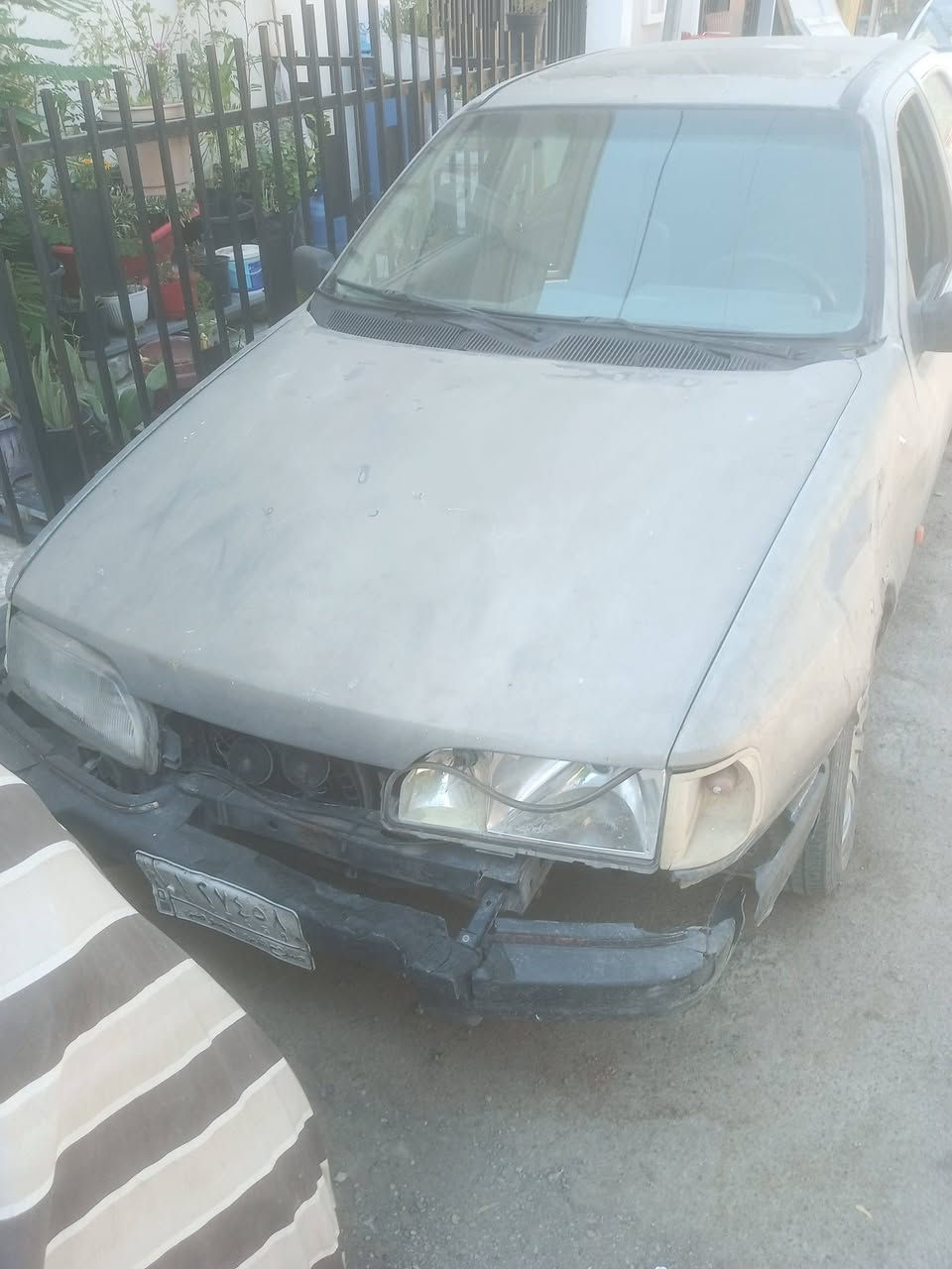 لبيع فورد موديل 90  سيارة مكينه جديدة تخم تاير صدر جديد وكاله عامه السعر 9 ورقات وبيها مجال عوزها دعاميه خلفيه والكشر كدامك ترايك لبصرة رقمي ***********او ***********
