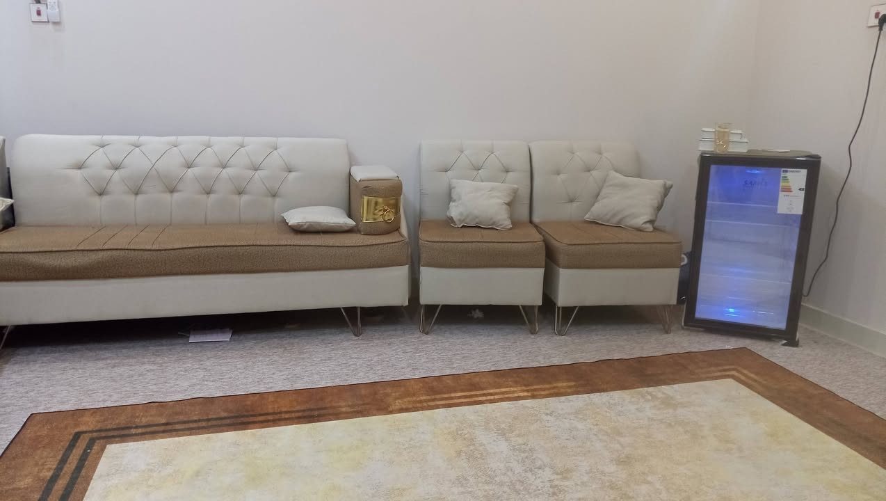 تخم تركي للبيع السعر ٣٥٠ الف نضيف ومرتب مثل ما موضح بالصورة ٥ قطع ١٠ نفرات ***********
