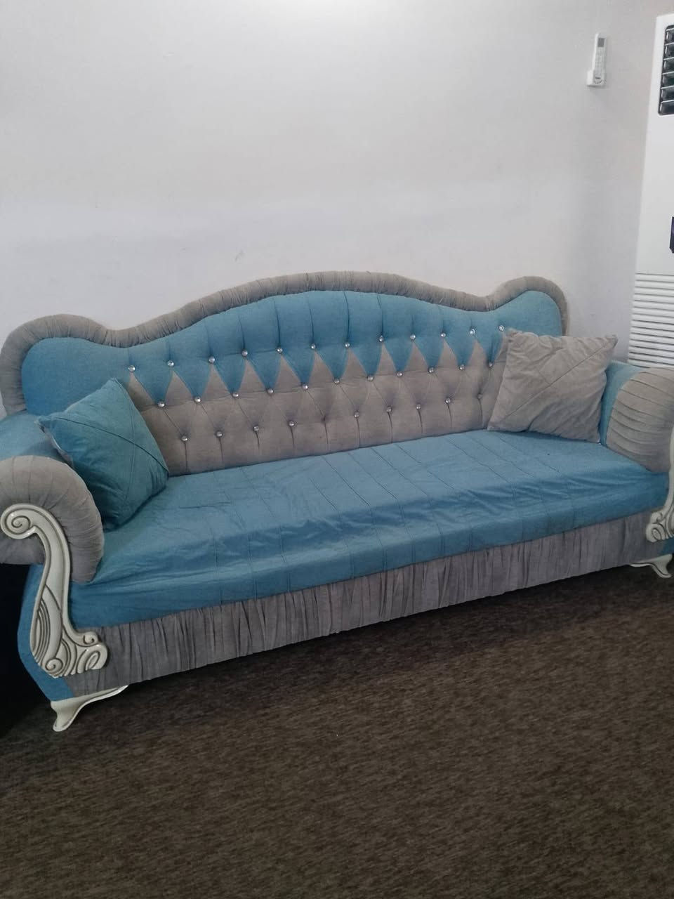 السلام عليكم غراض اللبيع
تخم تزكام 15مقعد 
برد العدد 4
كاونتر الاتصال برقم ***********
