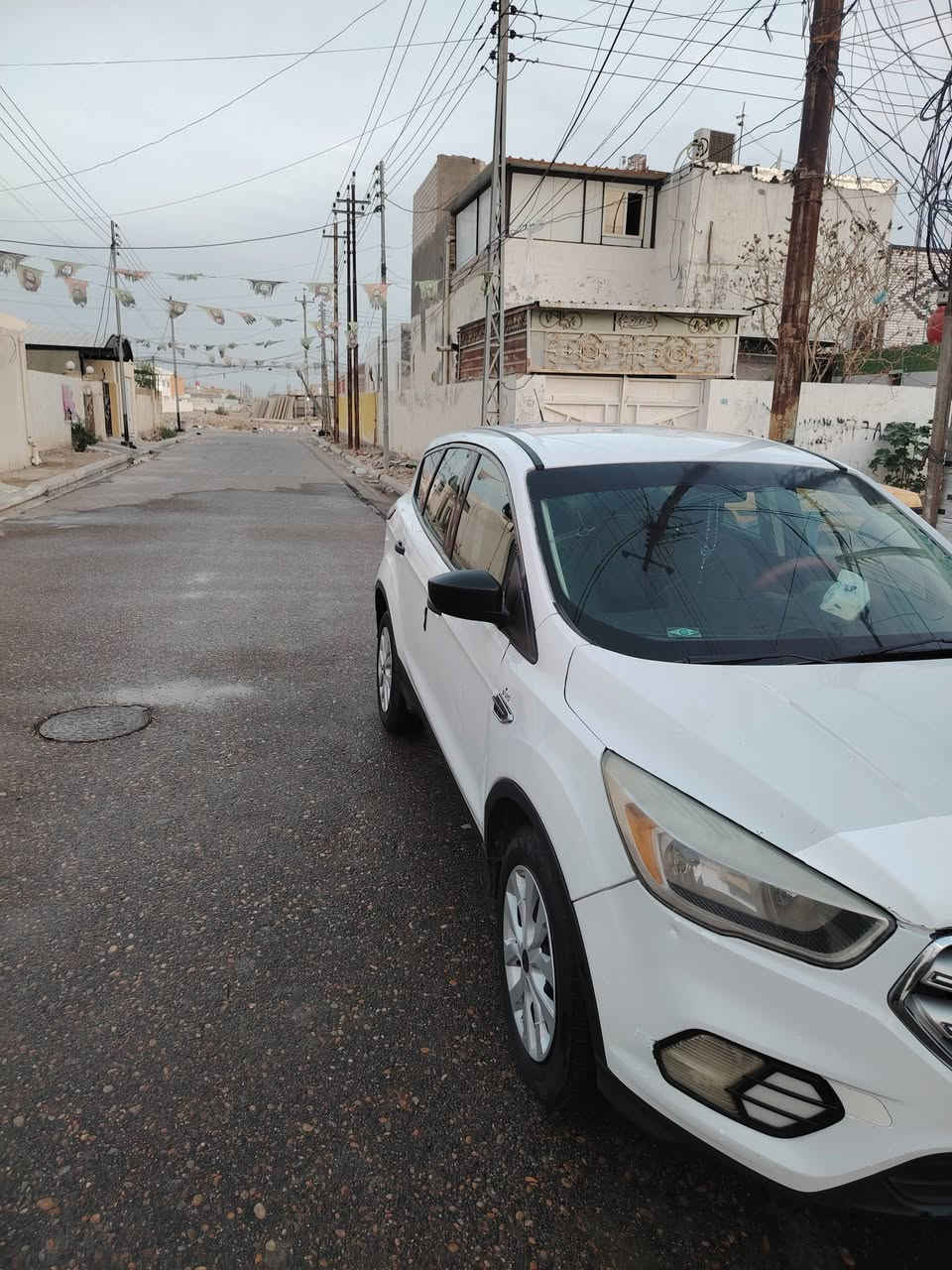 السلام عليكم سياره فورد سكيب للبيع عائليه وحلوه كامله من كلشي بيها قطعه وحده باب ومصبوغ موديل 2017 محرك اربع سلندر تيربو تبريد ثلج 🧊 لايت زنون شاشه كامره خلفيه السعر 130 وبيها مجال لشراي للإستفسار الاتصال على الرقم ***********
