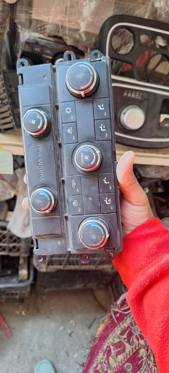 عنوان كربلاء حي المعلمين شارع مركز الشرطه
يوجد توصيل الى كل بقعه في العالم 
للإستفسار الاتصال 
***********
