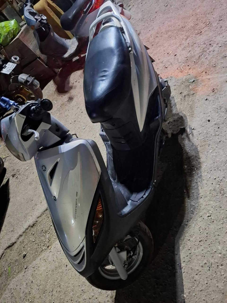 السلام عليكم دراجه للبيع ماكس مال رمبه  ١٤٠ كلشي شغال سلف هندر كهربائيات مكينتها ناعمه خير من الله  بس نقص هورن مكاني حي البنوك السعر 600 وبيها مجال بسيط رقم هاتف ***********
