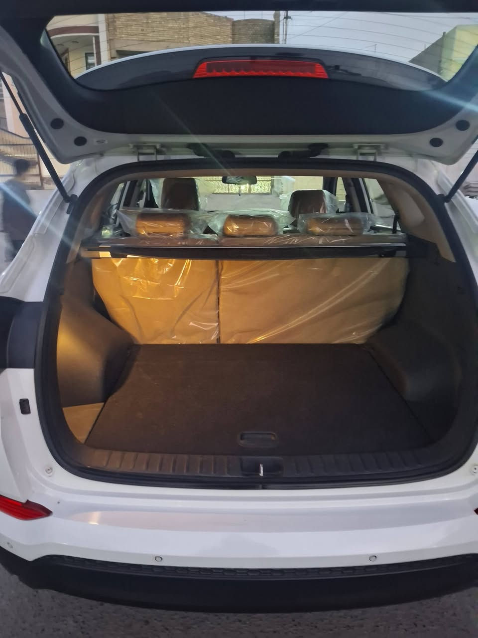 السلام عليكم من رخصت مدير الكروب ... عندي توسان ٢٠١٧ خليجي مابيهة اي شي سياره جاهزه كلشي شغال مكفوله تخم تاير جديد مدوشمه  رقم بغداد مواصفات مال الشركه العامه مكانه بغداد حي البنوك بسمي السعر ١٧٥ رقم الهاتف ***********
