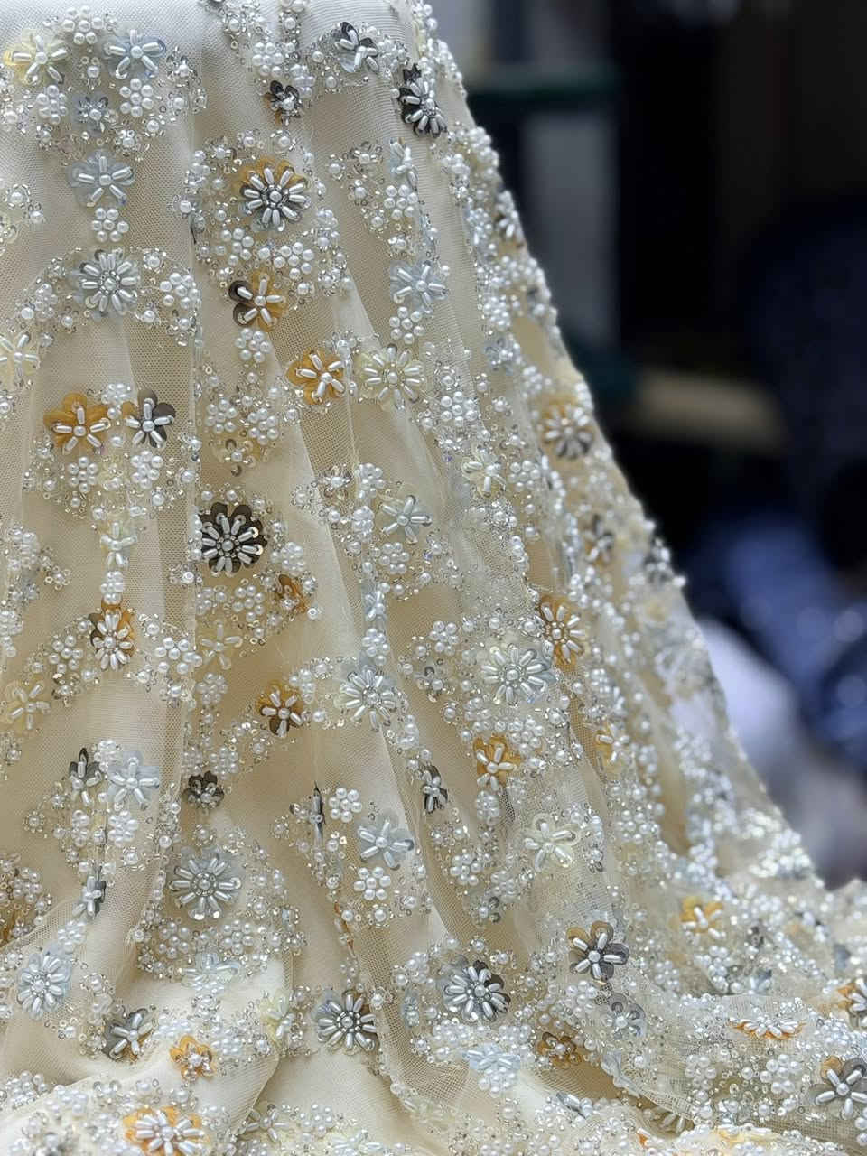 كيبور مشغول بكرستال 💎وقصب 🫧🫧
تصميم عصريه ممزوج بين الرقي والفخامه مع بصمات فاخره من القصب والألوان مريحه للعين وتجذب كل الناس 
#اقمشه_زيد_الشيباني_مشروع_مصداقيه_واضحه 
سعر المتر 20 ألف 
للحجز الاستفسار مراسله الصفحه او 
***********                           _                ***********
