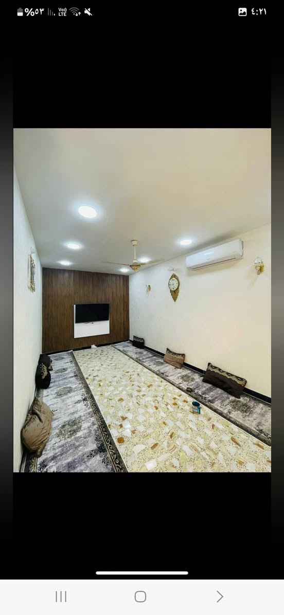 السلام عليكم بيت للبيع م 150متر البيت كامل مواصفات
يتكون البيت 
من غرفتين نوم وصالة وترك ومنور وحمام خارجي وداخلي ومطبخ واستقبال 
البيت زراعي مجاري وماء وكهرباء كامل
تبليط البيت عنوانه بغداد جسر ديالى القديم المخازن مقابل مولده سيد مجيد ***********

