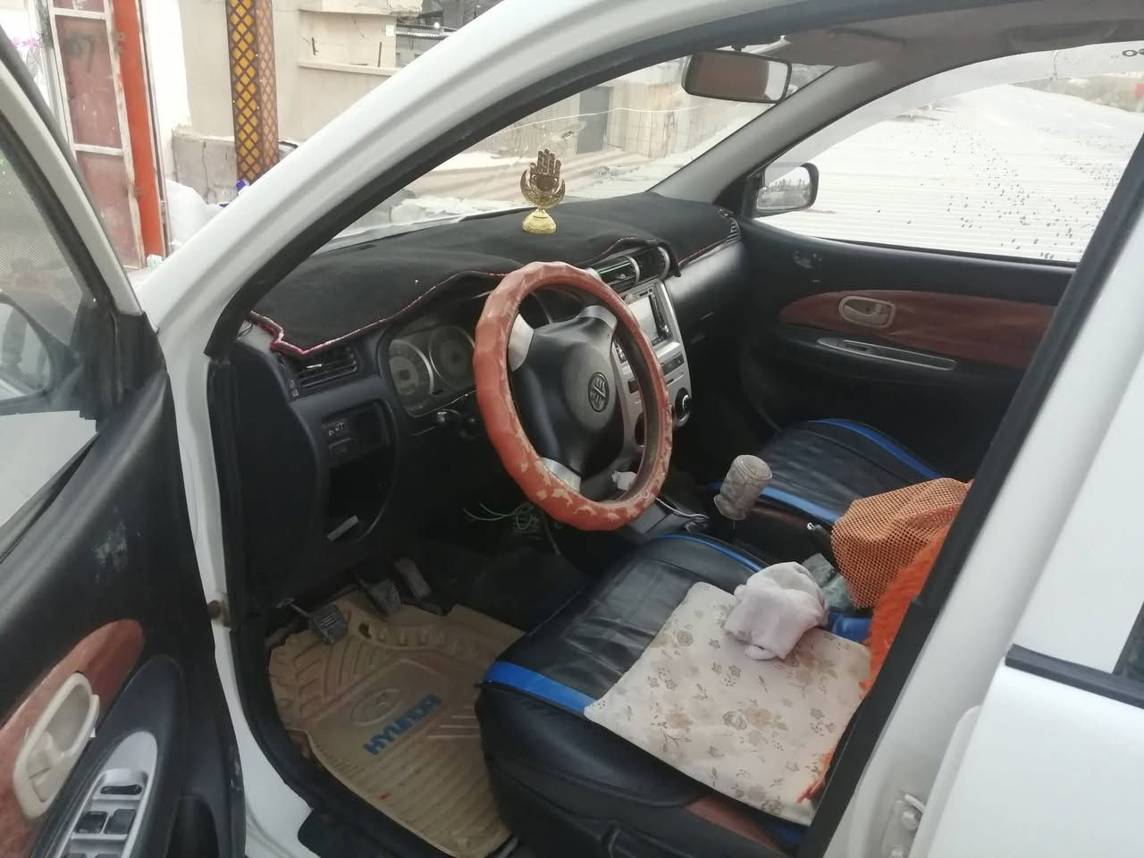 السلام عليكم ورحمة الله وبركاته اخوان سياره فاو S80  ٧ راكب موديل ١٣ بصره  كير عادي السيارة كما موظح بالصور تجي وتشوف العطل الي بيه صعدت حماوته واحتمال كازكيت سعرها مناسب للشراي للاستفسار الاتصال على الرقم *********** ***********
