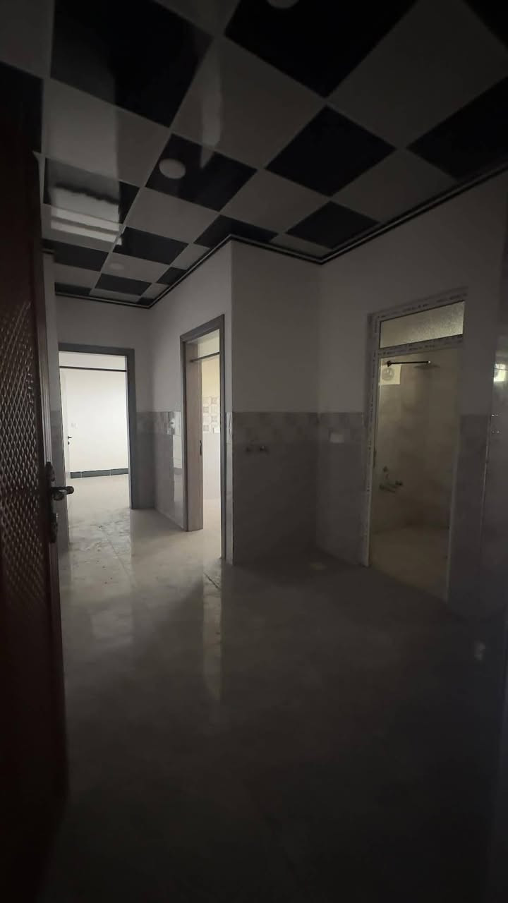 السلام عليكم شقه يجار حي السماح الاركان على الشارع العام موقع مميزه غرفتين هول مطبخ صحيات وستقبال بناء 🏢 حديث فول فول التواصل ***********اسيا ***********
