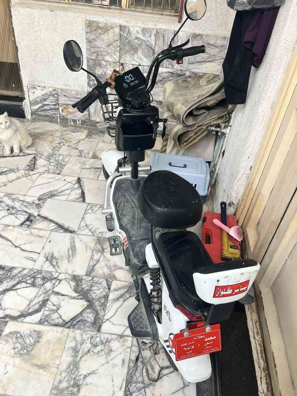 السلام عليكم
بايسكل شحن القياس الصغير 

5بطاريات ممتازات 

البايسكل مستعمل فترة قصيرة ومتروك بلبيت 

سعر حلو 

واتساب 

***********
