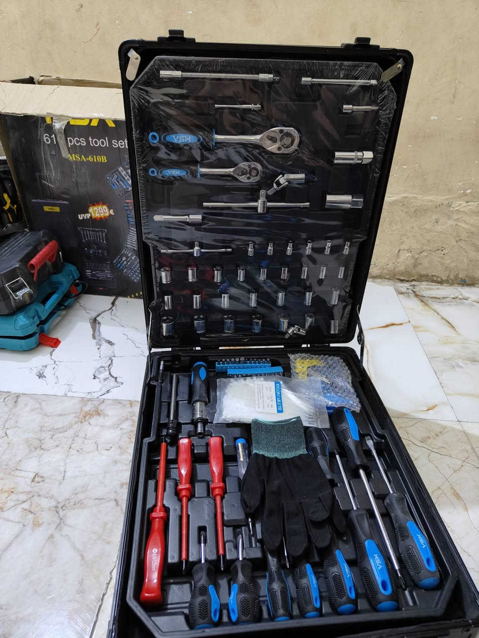 جنطه كامله مال عده جديده 4طبقات طلعت بل امزون. سعره 90 وبيه مجال***********
