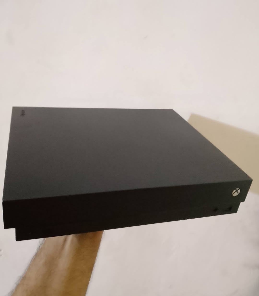 جهاز xbox one x
واحد تيرة
هارد 750 كيكة ويا
الجهاز نظيف ويا حساب بي 22 لعبة مملوكة
اقوة الالعاب المملوكة
fc 25 و 24 و 23 و 22
كود مودرن ويرفر الاولى والثانية والثالثة
وكود فانغارد
اساسن كريد فالهلا ويها كل الاضفات مالتها
ذا ويتشر ٣ و ٢
اساسن ميراج ويونتي وبلاك فلاك
وهواي العاب ثانية
الجهاز بدون كارتونة فقط كل ملحقاتة كاملة
مثبت عليه ٧ العاب يعني كبل بس شغل وتلعب
سعر جهاز مع الحساب والالعاب وتوصيل 225 الف
اكرر توصيل مجاني لباب بيتكم بأي مكان  داخل بغداد
الرقم للتواصل 
***********

