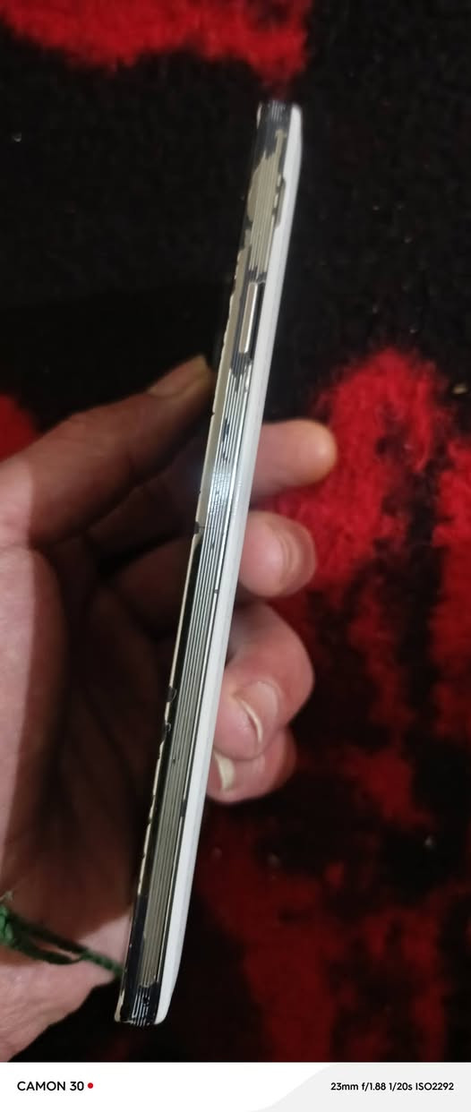 للبيع سامسونغ نوت ٣ ب٤٠الف وبي مجال بس كاميرا امامية بيها غواش سيم كارت واحد


**إذا كنت صاحب هذا الإعلان وتريد حذفه لأي سبب، رجاءا أرسل رسالة إلى الدعم الفني**