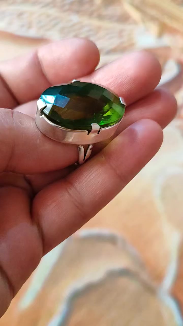 خاتم فضه زبرجد مترش تراش نحل صياغه يدوي... السعر 75 ألف ...العنوان نجف لا يوجد توصيل


**إذا كنت صاحب هذا الإعلان وتريد حذفه لأي سبب، رجاءا أرسل رسالة إلى الدعم الفني**