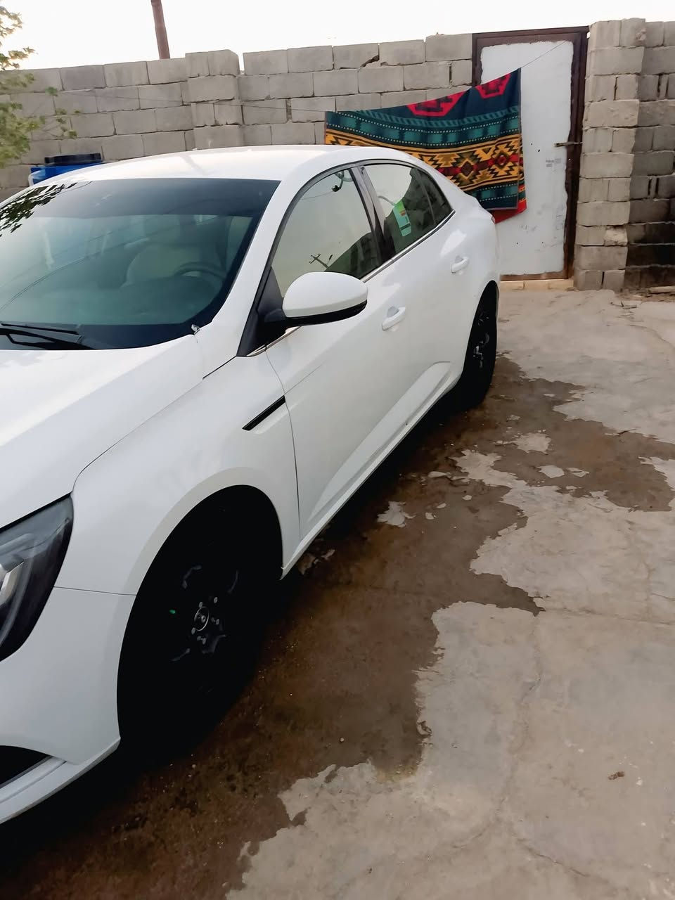 سلام عليكم سيارة رينو ميكان موديل 2021سياره خليجية جاهزه من كلشي حداده تبريد ثلج مكينه كير يشلعن شلع سياره حلوه واحله من الصور دواخل عسلي مكاني بصره السعر 90$      رقم الاتصال ***********
