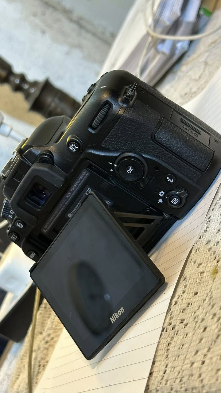 السلام عليكم كامرا Nikon D7500 بحاله الوكاله النظافة 100% بمعنى الكلمه تجي تفحص بعينك 

مع جميع ملحقاتها( جنطه كامرا - غلاف جلاتيني - ورام 128GB)  kit كامل ويه زومها 18-140
باكيته كامل والكيبلات بجيس بعدهن ممفتوحات

السعر 1,300 قفل
للاستفسار : ***********
