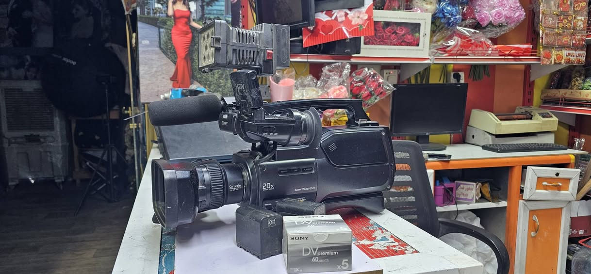 سوني كاسيت مع بيبي لايت مع ٢ بطاريه دبل مع باكيت افلام ٤ ملم هاتف *********** وات ساب
