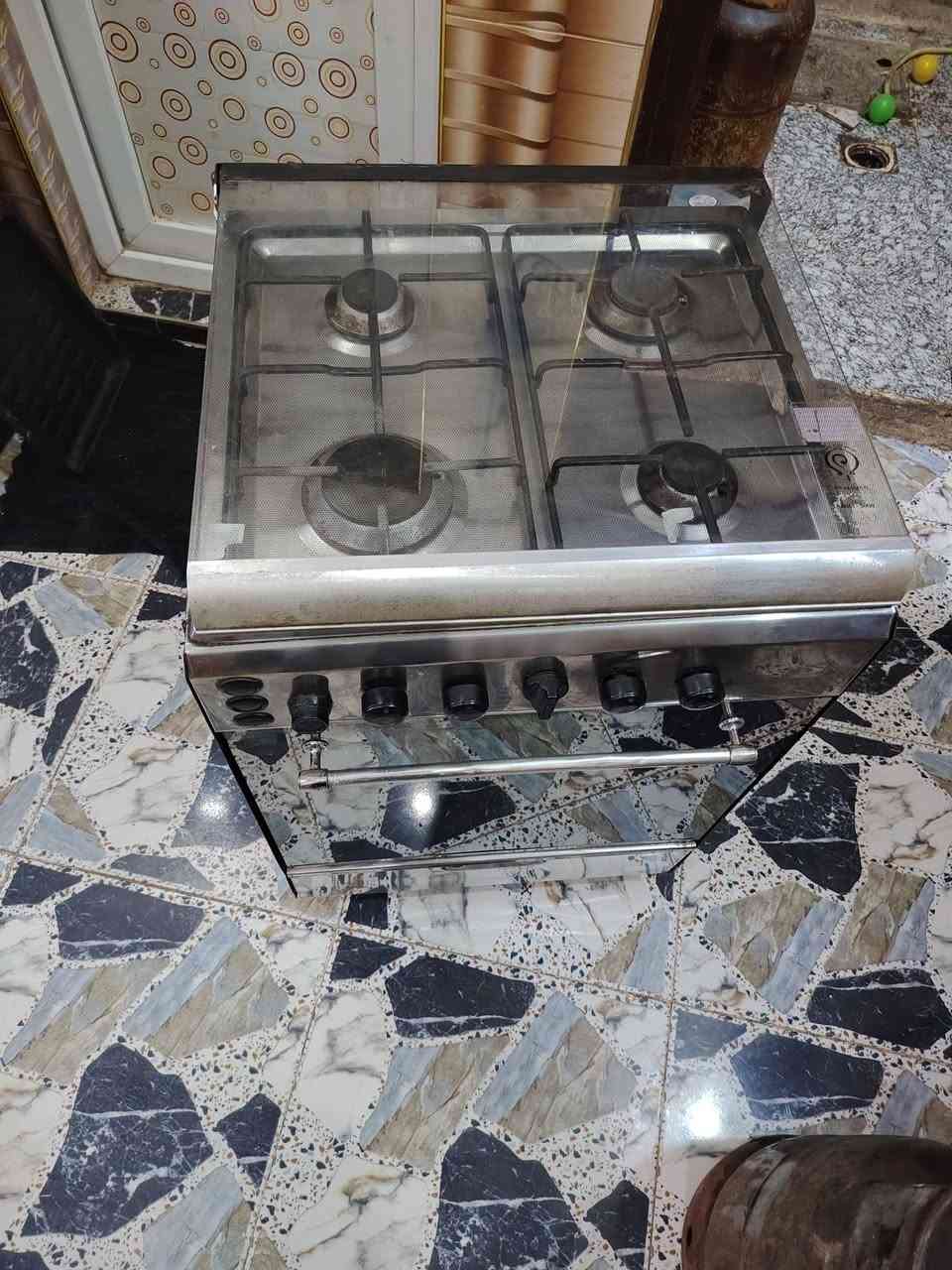طباخ ٤ عيون وفرن اخو جديد
عالفحص سعر ١٠٠
الشعب حي البساتين
***********
