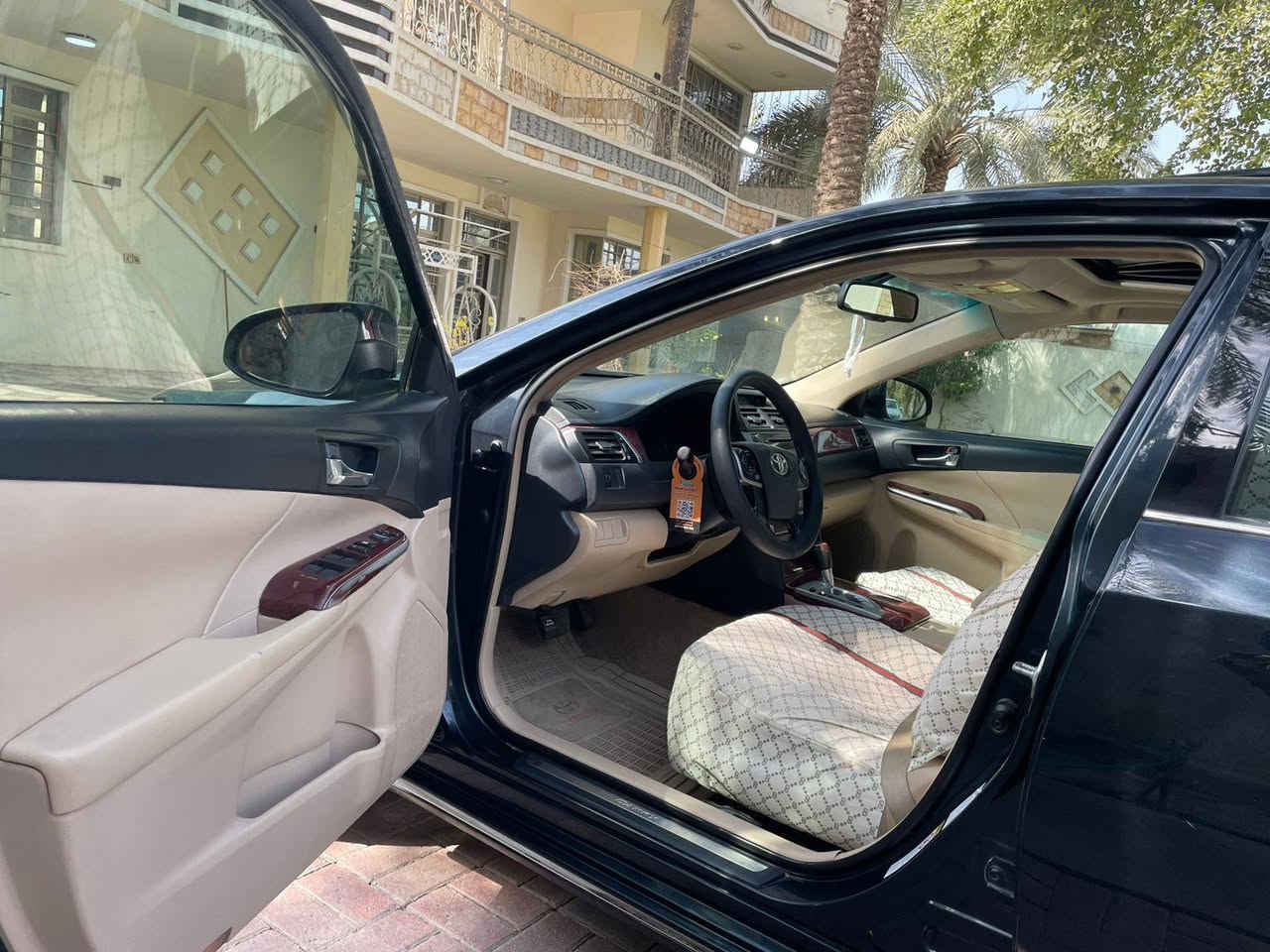 سلام عليكم ورحمة الله وبركاته
عندي تيوتا كامري موديل 2012
خليجيه محرك 2500 4 سلندر
موصفات سياره سلايت طكتين 
كشنات تتفئه وكهرباء تحكم جهتين 
داخل عسلي صاج ملكي اربعه دسك 
سياره عليه ادامه كامله سياره 
تخم تاير جديد اصلي منضومت زينون 
سياره بيه 3 قطع كلير فقط بدون 
دكت جاكوج وبيه جراد بصيط كلش 
فقط مكاني بغداد الدورة اي ستفسار 
الخاص مفتوح او هاذا رقمي 
***********
بيع او مراوس حسب القناعه
